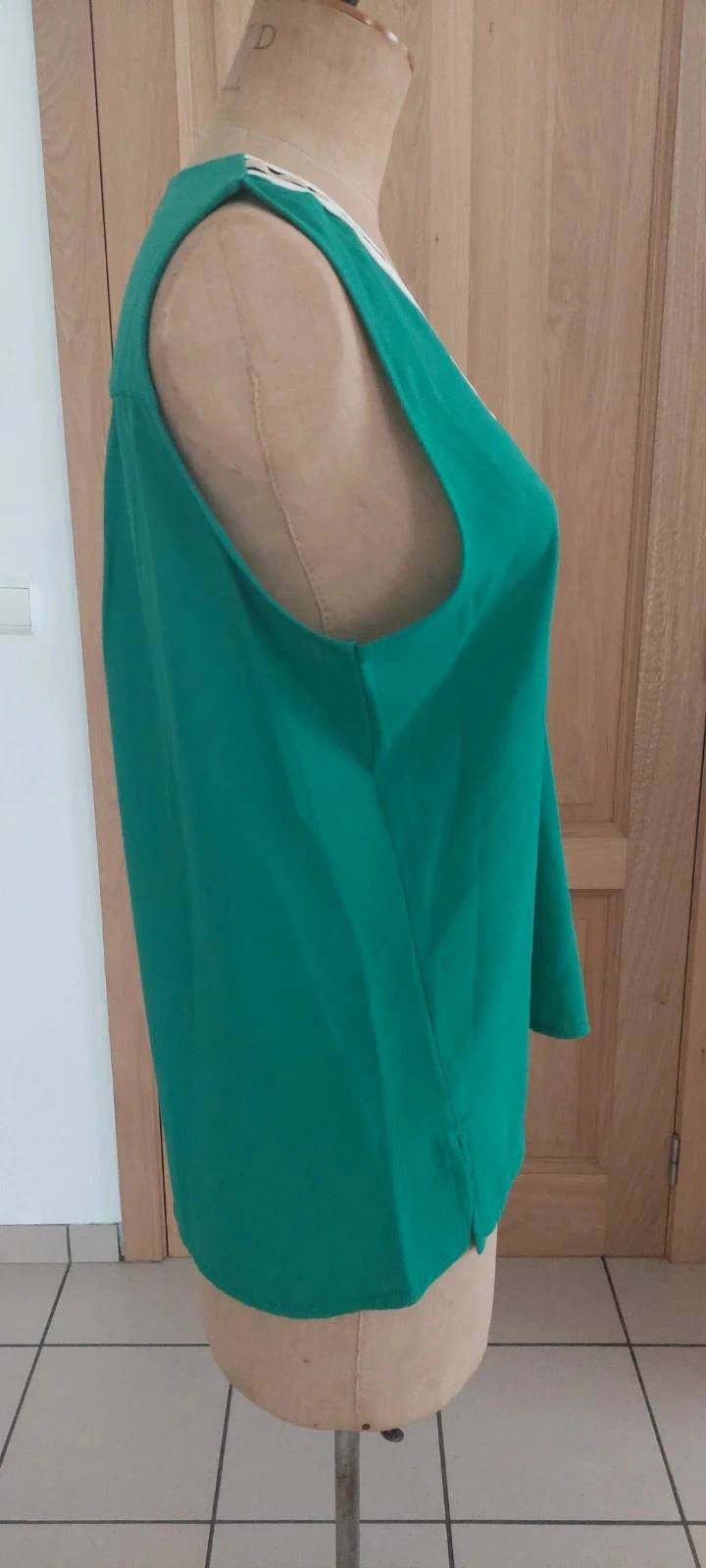 Debardeur vert avec col V style tennis - Taille L - Excellent etat – photo 3